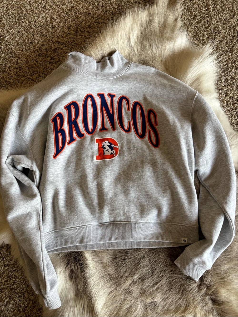 Broncos Logo High-Neck Women’s Sweatshirt - Light Gray - Picture 4 of 7